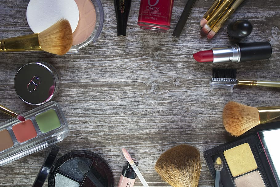Eyelid cosmetic surgery
